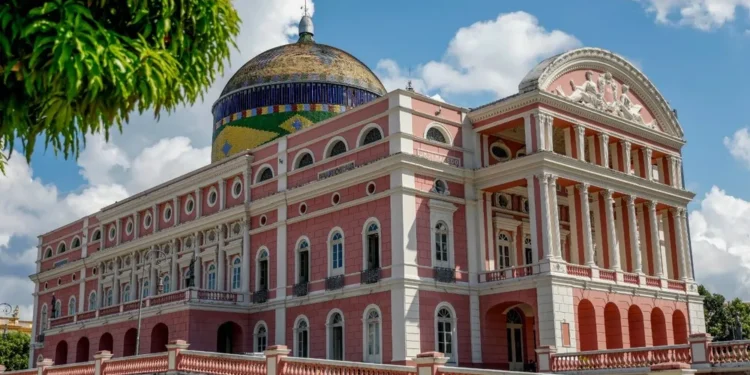 Férias no Amazonas: roteiro reúne natureza, cultura e história para todos os estilos de passeio