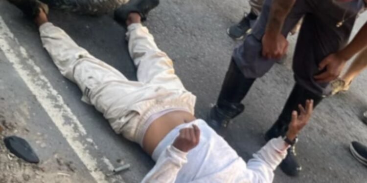 Motociclista fica gravemente ferido após acidente na Avenida Cosme Ferreira, em Manaus