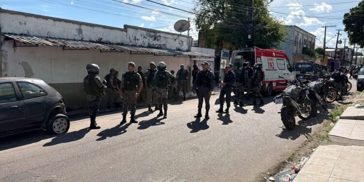 Homem é baleado por PMs após apontar arma de brinquedo durante abordagem em Manaus