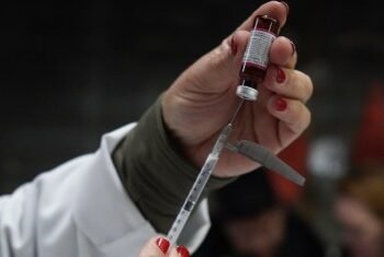 Especialista orienta pacientes oncológicos sobre vacinação contra a gripe