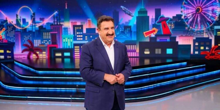 Ratinho reage a denúncia por homofobia e se defende ao vivo: “Eu estava brincando”