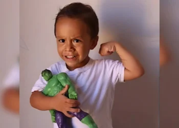 Vídeo gravado antes da tragédia mostra menino de 3 anos relatando supostas agressões; caso é investigado pela polícia