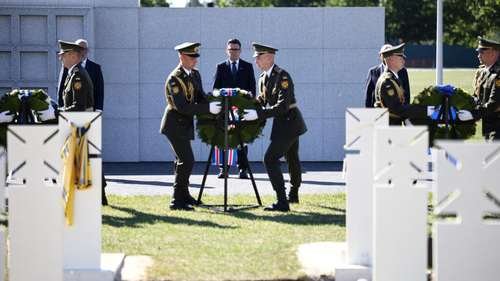 Ucrânia completa 35 anos de independência em meio à guerra e recebe novas promessas de apoio da Europa