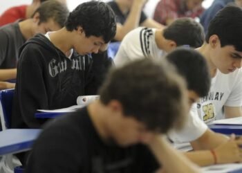 Cursinhos populares ampliam oportunidades para o Enem