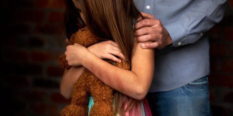 Pai é condenado a 16 anos de prisão por abusar da filha desde os 6 anos