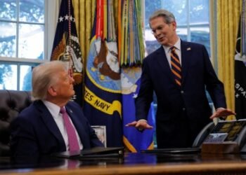 Trump pede a líderes mundiais para cortar relações com Irã, diz secretário