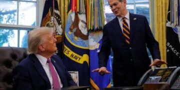 Trump pede a líderes mundiais para cortar relações com Irã, diz secretário