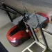 Mulher usa Mustang para romper portão e escapar após denunciar cárcere privado em MT