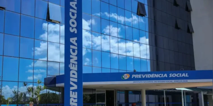 INSS alerta famílias: sacar benefício após morte do titular pode gerar cobrança