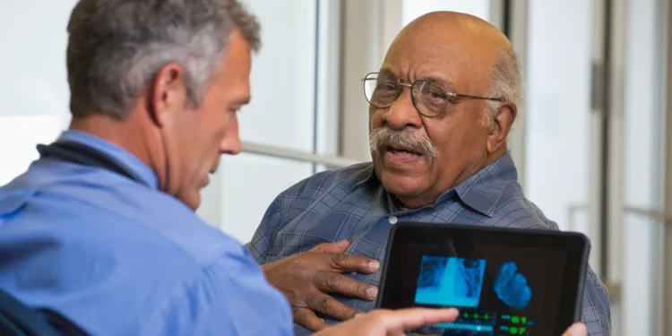 Cardiologista aponta hábitos comuns capazes de provocar pressão alta