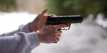 Projeto que amplia porte de armas para empresários avança na Câmara; veja o que pode mudar