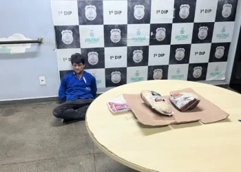 Homem é preso após tentar furtar duas peças de picanha de supermercado em Manaus