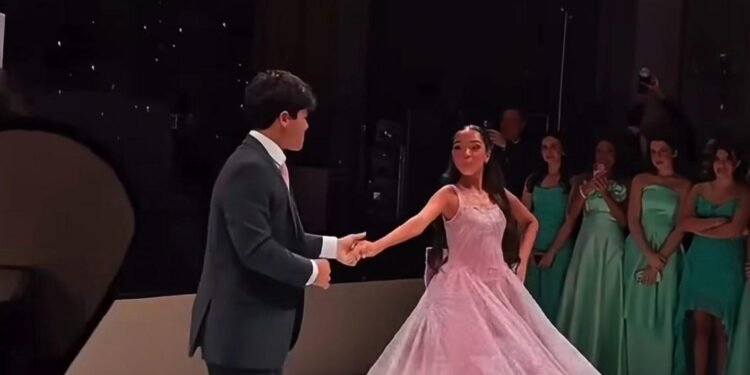 Filho de Wesley Safadão e Mileide Mihaile emociona ao ser príncipe na festa de 15 anos de Layla, filha de Tirullipa