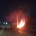 Incêndio próximo a transformador assusta motoristas na Avenida das Flores, em Manaus