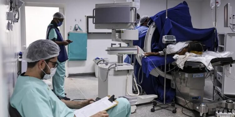Saúde do AM repassa R$ 88 milhões para folha médica e prevê mais R$ 43 milhões