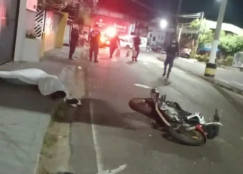 Motociclista morre após atingir muro de condomínio em Manaus