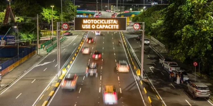 Motoristas de Manaus terão alertas em tempo real sobre acidentes, obras e congestionamentos