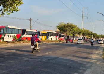 Greve dos rodoviários é cancelada em Manaus, mas paralisação no Transporte Especial trava o trânsito