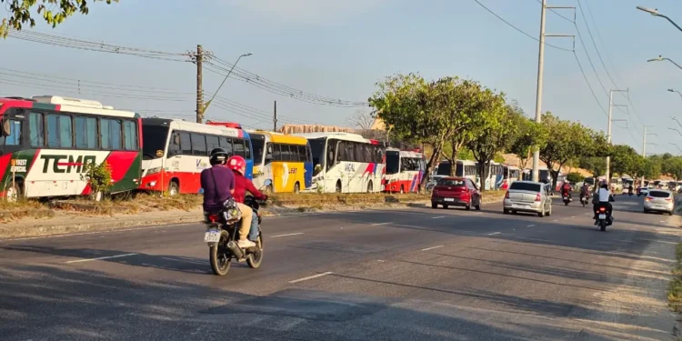 Greve dos rodoviários é cancelada em Manaus, mas paralisação no Transporte Especial trava o trânsito