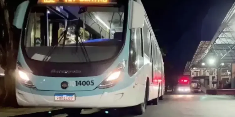 Sete linhas de ônibus terão embarque alterado durante obra na Cosme Ferreira