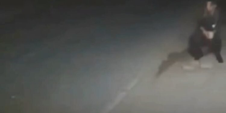 Garoto reage a tentativa de assalto, arremessa pedra contra suspeito e consegue fugir