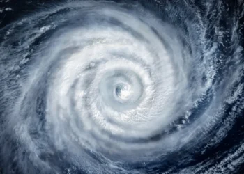 Ciclone bomba: tempestade de grande escala gira e pode ter quilômetros