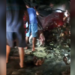 Carro bate em carreta na AM-010 e deixa três pessoas feridas, incluindo criança