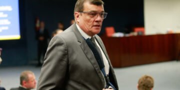 Moraes autoriza ex-ministro de Bolsonaro a fazer curso superior em EAD
