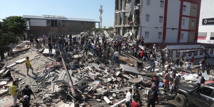 Terremoto de magnitude 7,4 atinge a Colômbia, derruba prédios e mata 111; há pessoas sob escombros