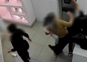 Discussão por cobrança de R$ 1 termina em briga dentro de sorveteria