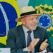 Lula é questionado sobre investigações envolvendo Lulinha e Marcola, mas deixa entrevista sem responder