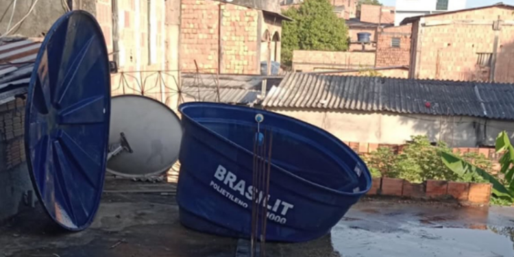 Forte calor faz caixa d’água derreter em Manaus e vídeo viraliza