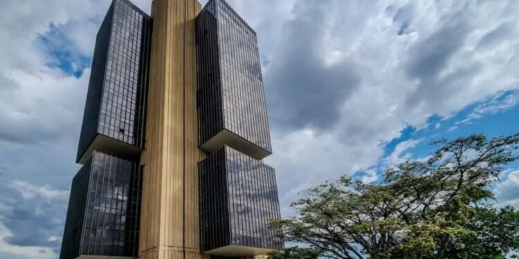 Banco Central alerta para aumento do endividamento e da inadimplência das famílias brasileiras