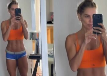 ‘Sarada’ aos 46: Deborah Secco exibe corpão nas redes e garante: ‘Sem filtro’
