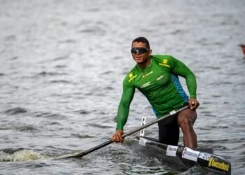 Isaquias dá resposta espetacular, supera rival na reta final e conquista ouro histórico no Mundial