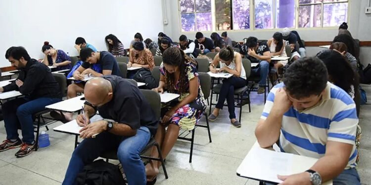 Encceja 2026: candidatos têm até sexta-feira para pedir nova chance de fazer a prova