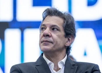 Motorista de Haddad depõe e mantém versão sobre horários; polícia fala em contradições