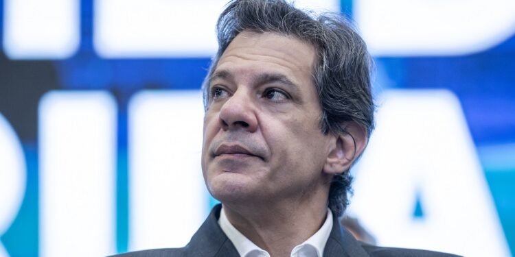 Motorista de Haddad depõe e mantém versão sobre horários; polícia fala em contradições