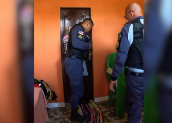Homem faz bebê de 1 ano de refém após atacar companheira e acaba preso no Amazonas