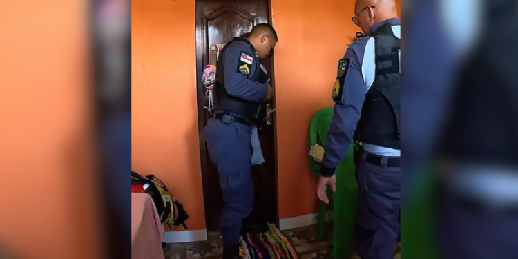 Homem faz bebê de 1 ano de refém após atacar companheira e acaba preso no Amazonas