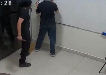 Adolescente que esfaqueou professor é apreendido pela Polícia Civil