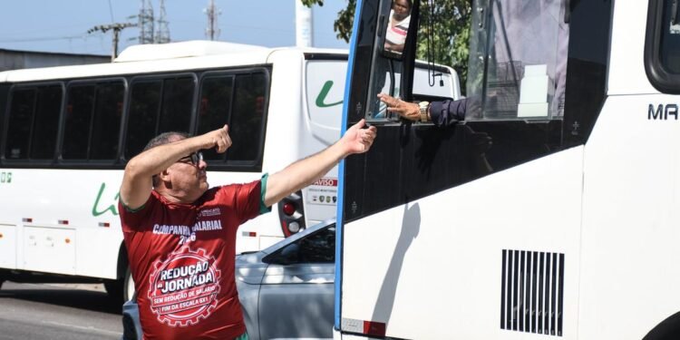 Motoristas de fretamento terão reajuste de 5,5% após acordo em Manaus