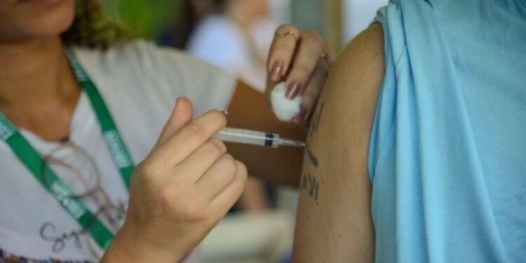 Dia D de vacinação contra 20 doenças acontece neste sábado (22) no Amazonas