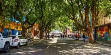 Rua Ferreira Pena é interditada para obra de rua gastronômica