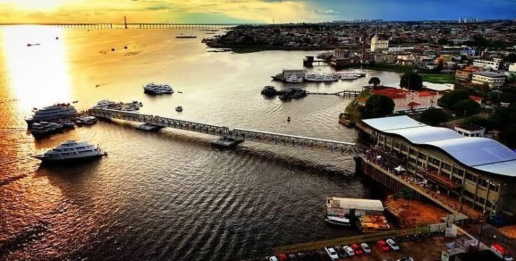 Manaus é a 6ª cidade brasileira mais procurada por turistas estrangeiros