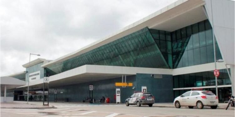 Policial federal é condenado a 26 anos por facilitar tráfico de drogas no aeroporto de Manaus