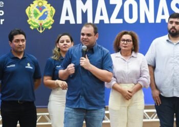 Governo do AM abre concurso com 7,8 mil vagas na educação