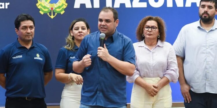 Governo do AM abre concurso com 7,8 mil vagas na educação