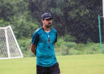 João Victor projeta Manaus em finais e mira acesso à Série C em retorno ao clube