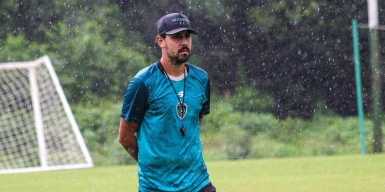 João Victor projeta Manaus em finais e mira acesso à Série C em retorno ao clube